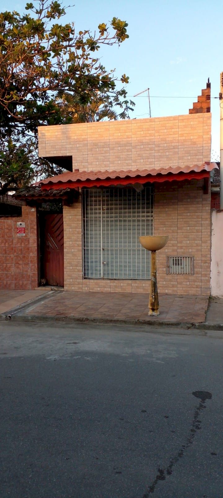 Casa Residencial com Imóvel Comercial