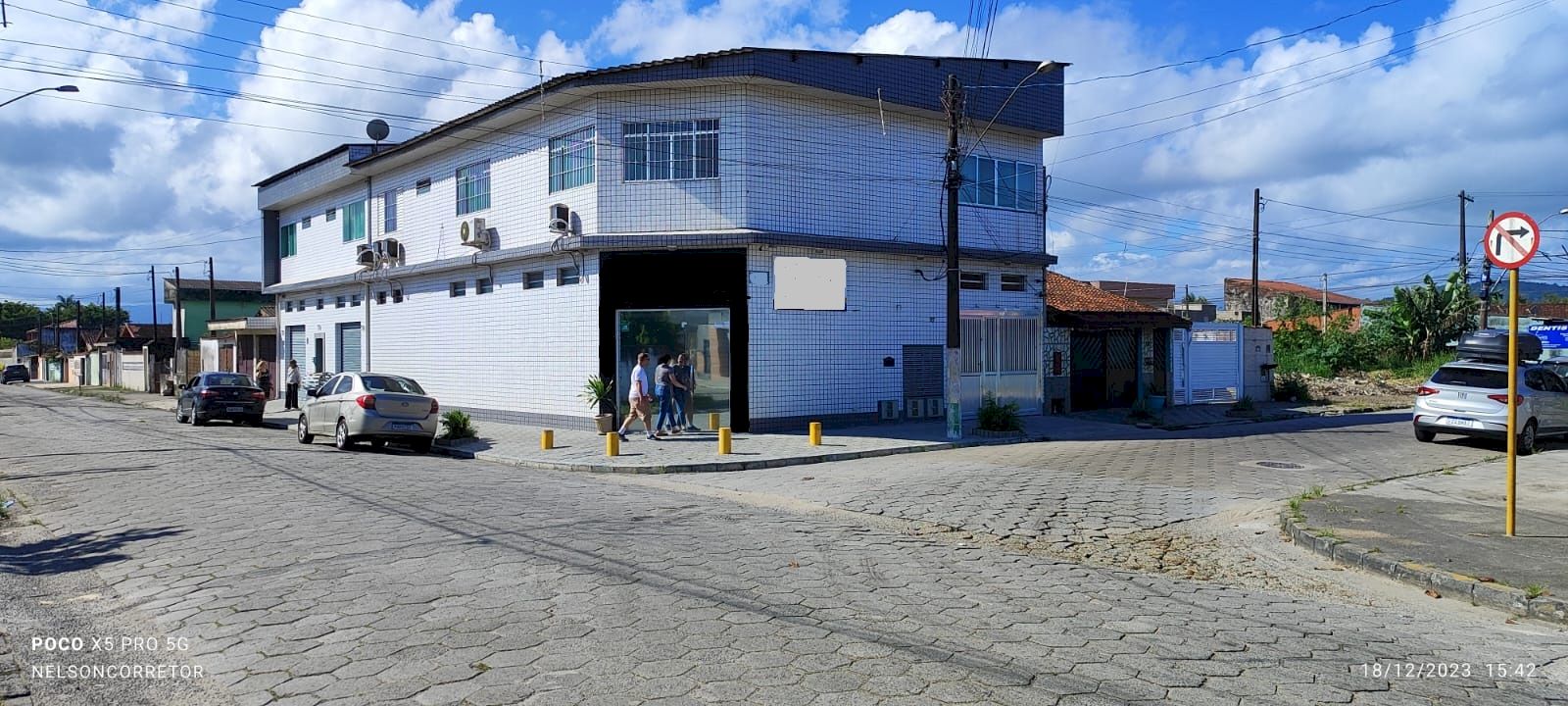 Prédio Residencial e Comercial