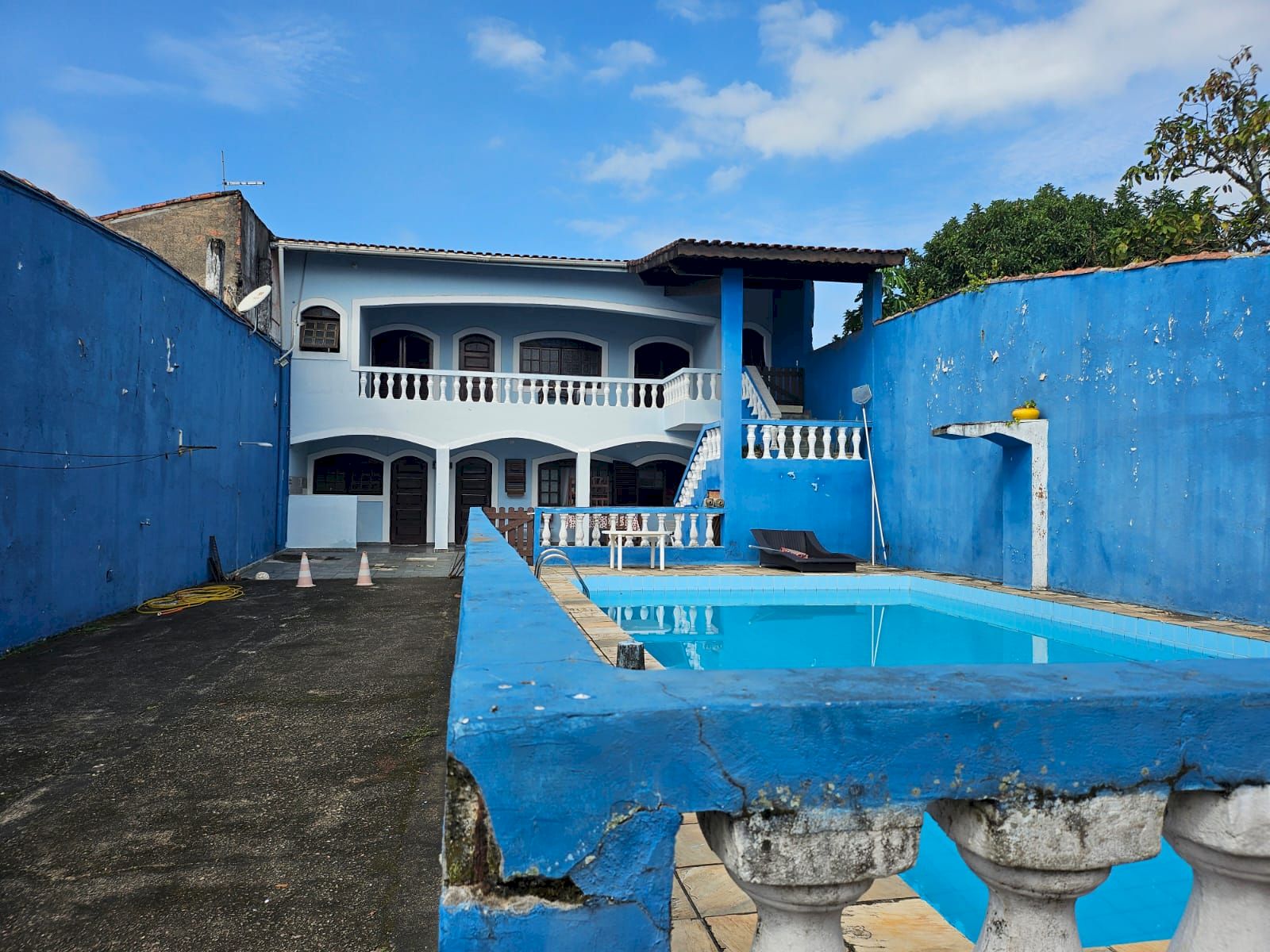 Sobrado Residencial e salão comercial - Lado Praia