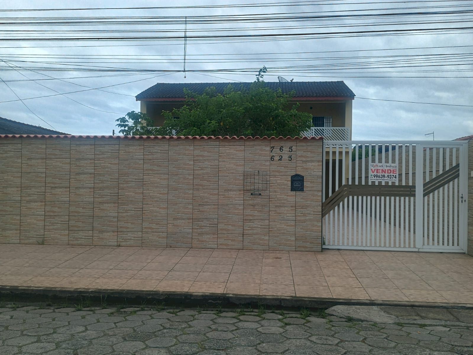 Sobrado Residencial - Lado Pista