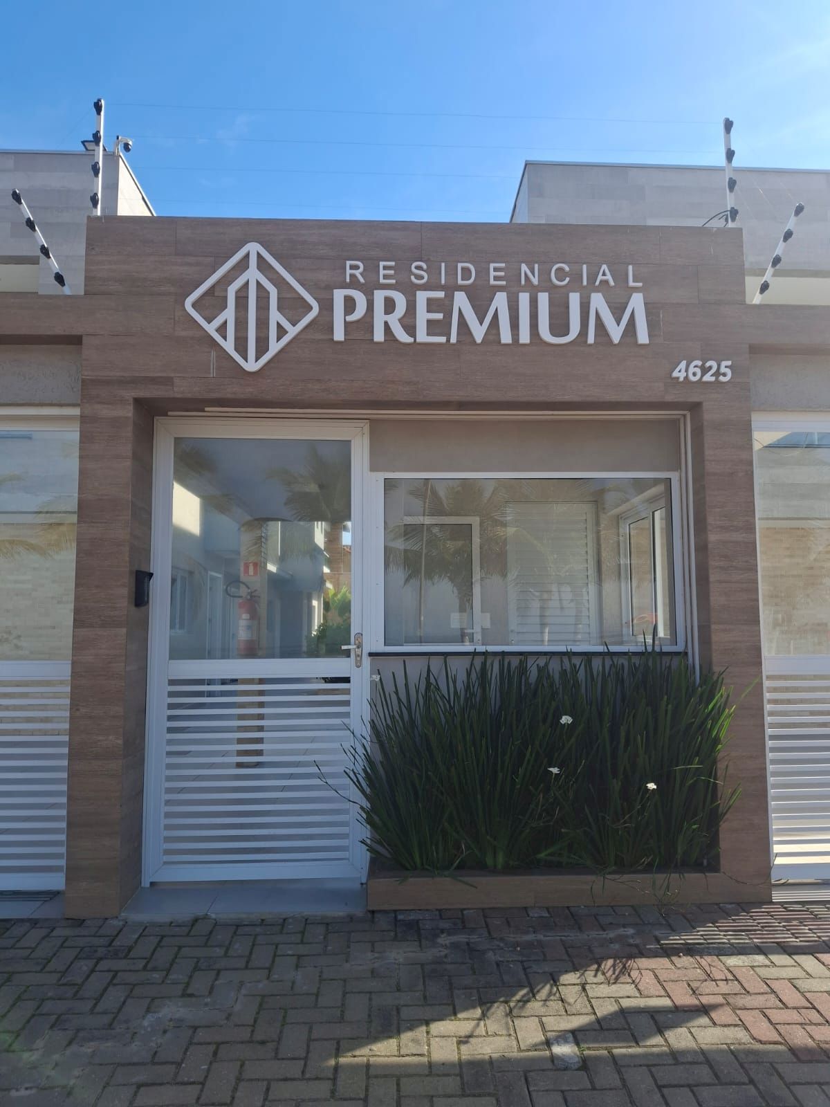 Sobrado com 2 dormitórios com vista para o mar no bairro Suarão