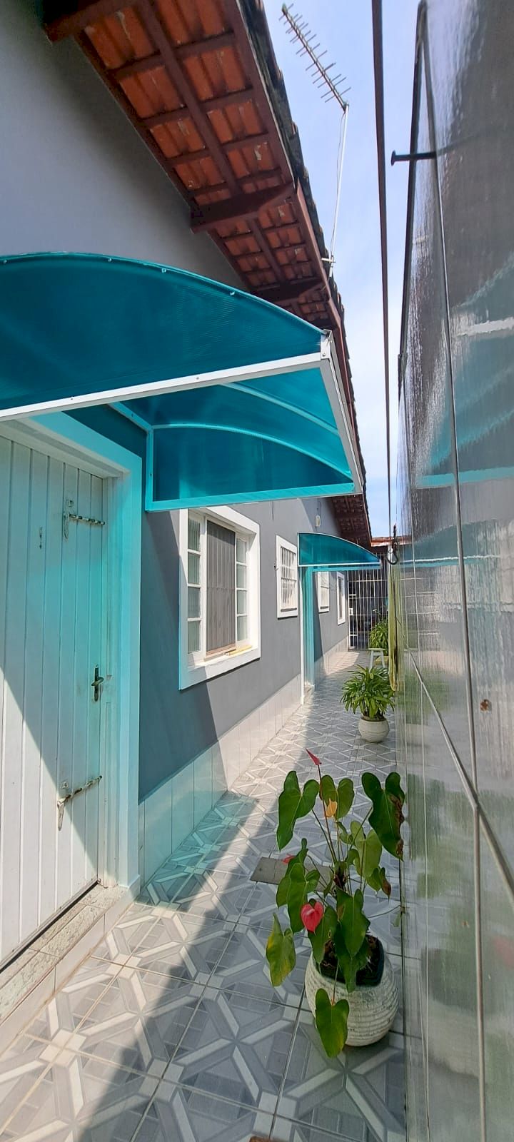Casa Residencial- Lado Pista