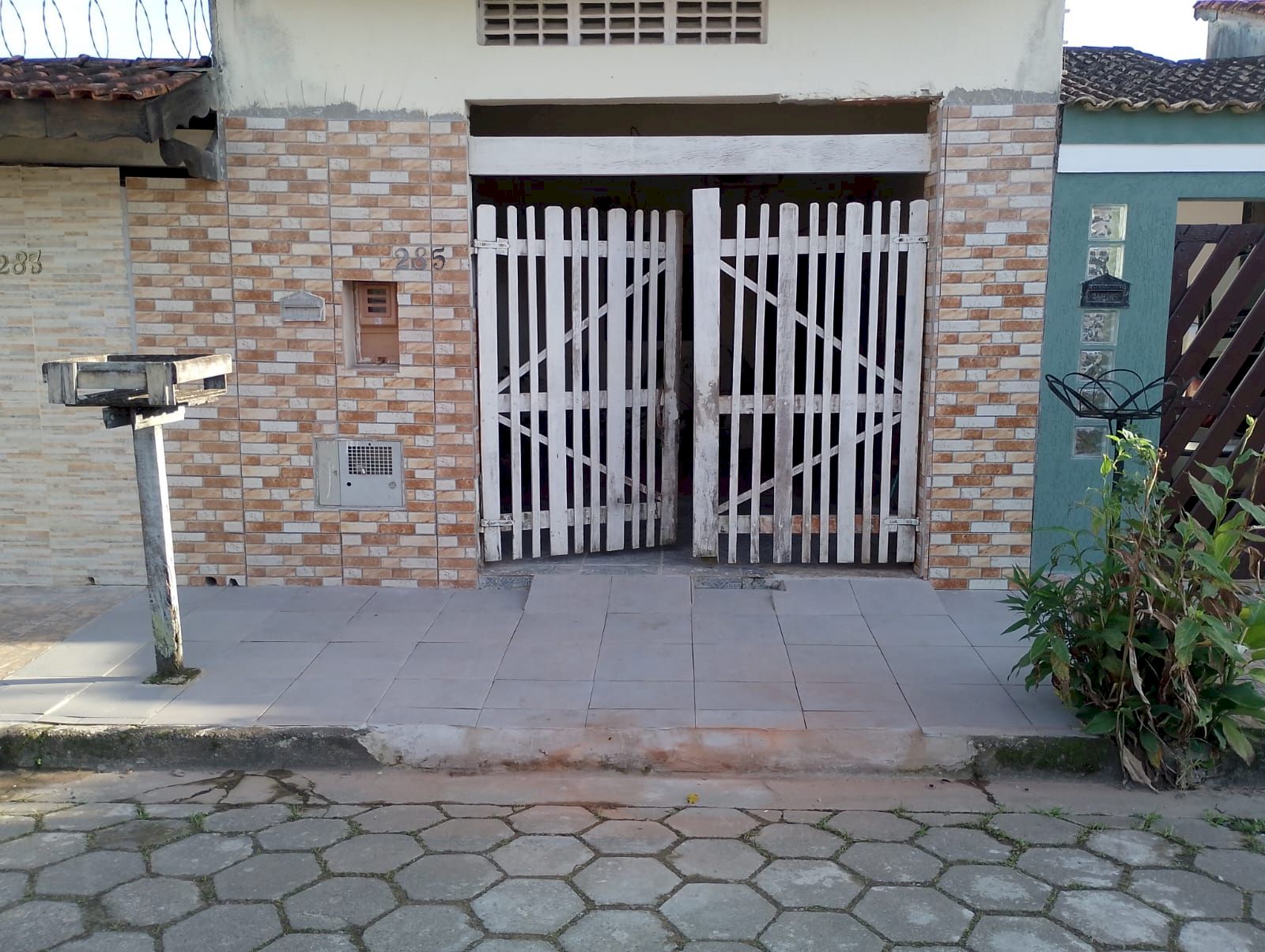 Casa Residencial - Lado Pista