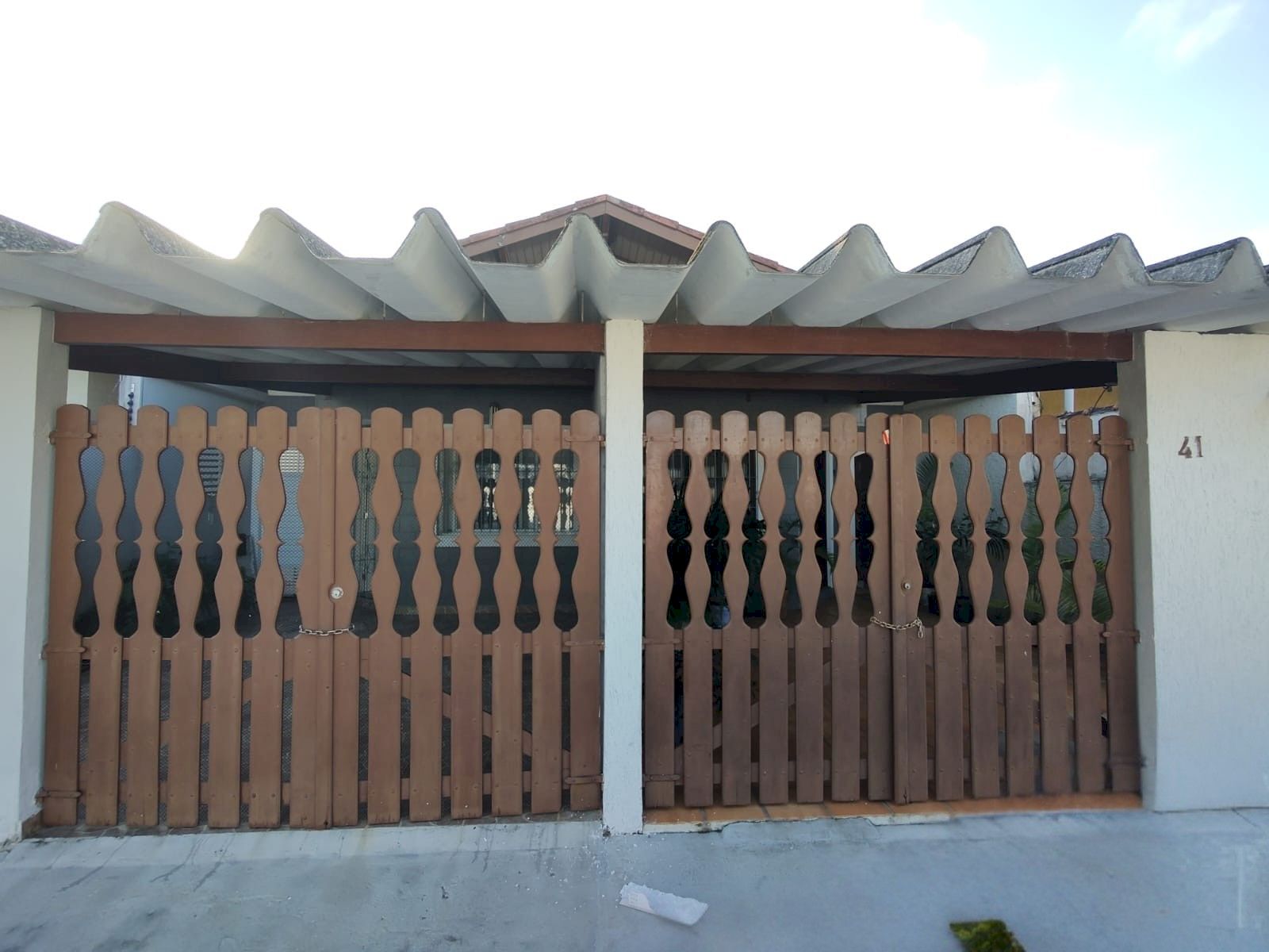 Casa Residencial - Lado Pista