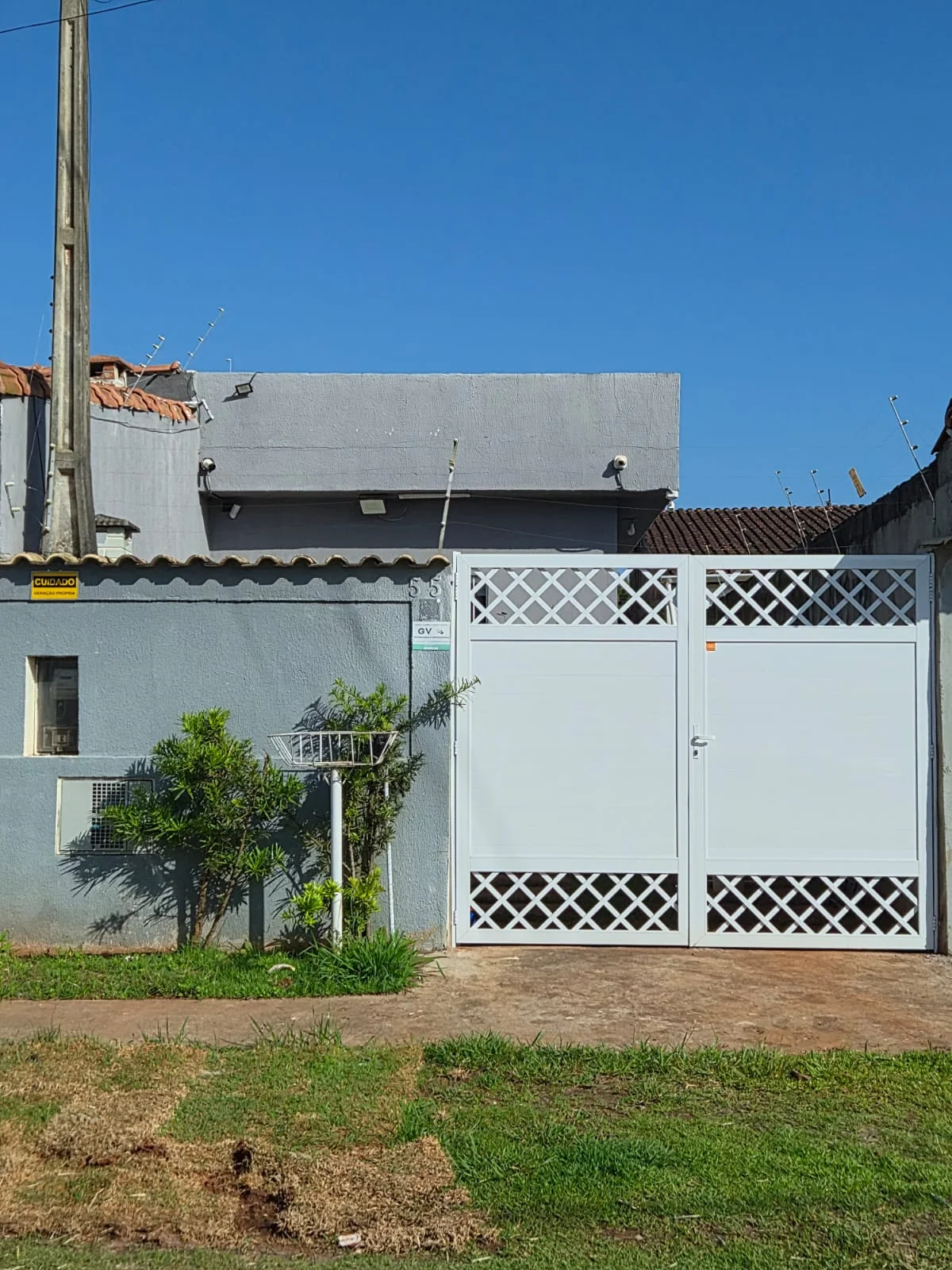 Casa com 2 dormitórios mobiliado próximo à praia no bairro Tupy