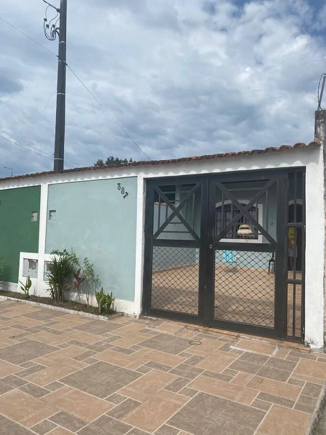 Casa com 2 dormitórios próximo à praia no bairro Jd Suarão