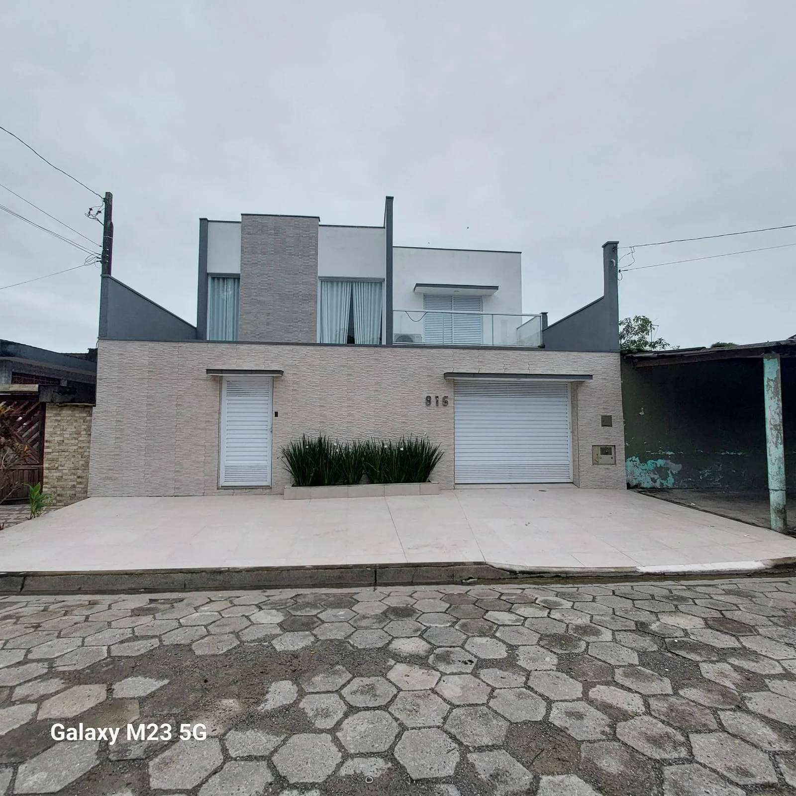 Sobrado com 3 dormitórios no bairro Savoy
