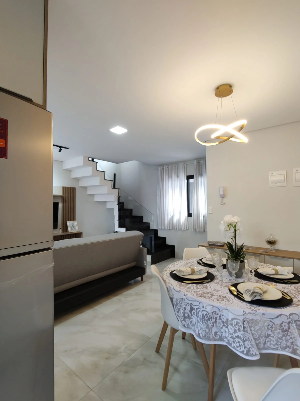 Casa em condomínio com 2 dormitórios Frente à praia no bairro Suarão