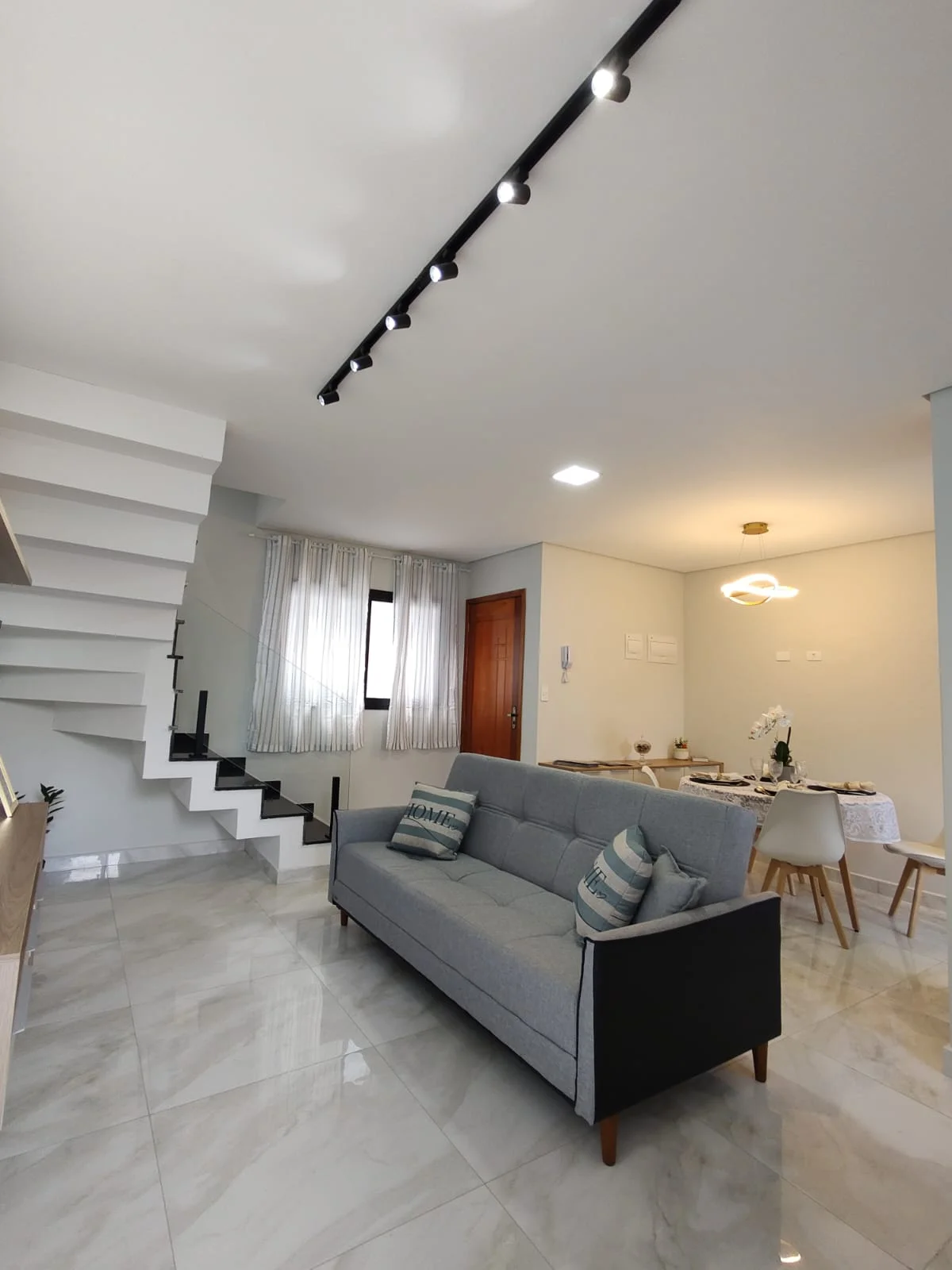 Casa em condomínio com 2 dormitórios com vista para o mar no bairro Suarão