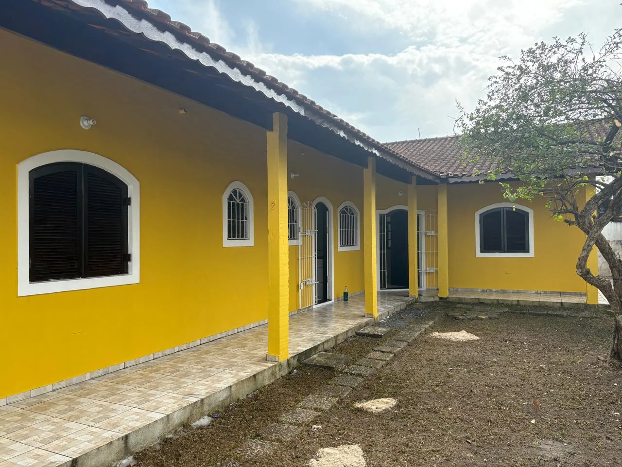 Casa com 2 dormitórios lado morro no bairro Suarão