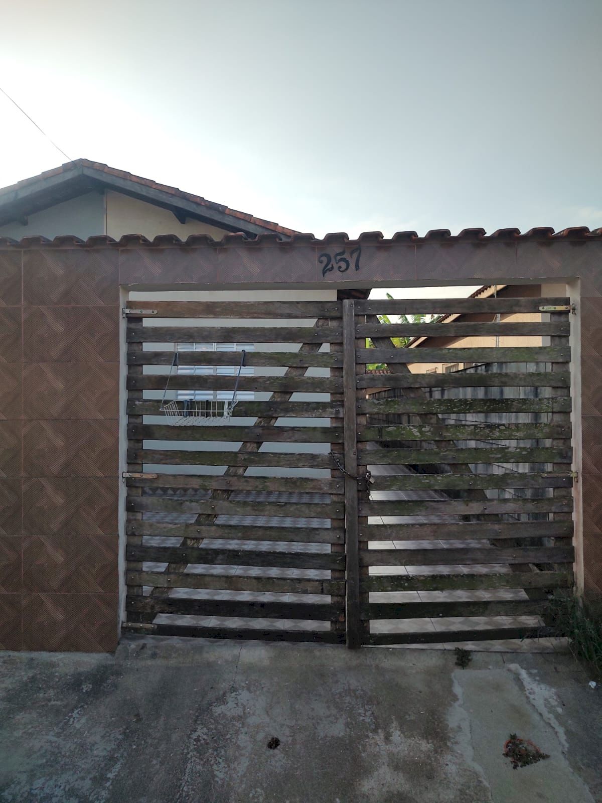 Casa Residencial - Lado Pista